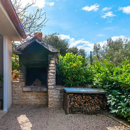 Mladenka بروداريكا