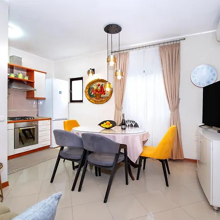 Apartment Mladenka *