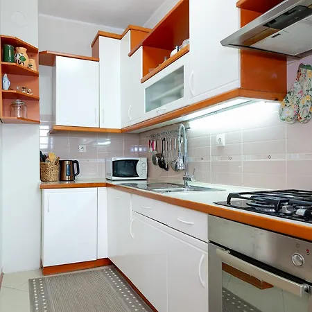 Mladenka * Brodarica (Sibenik-Knin)