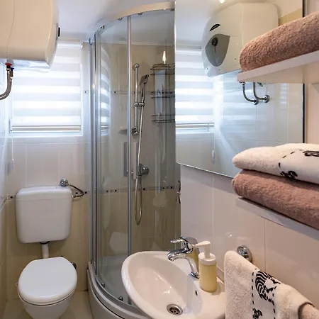 Apartment Mladenka Brodarica (Sibenik-Knin)