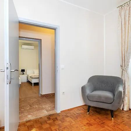 Mladenka بروداريكا