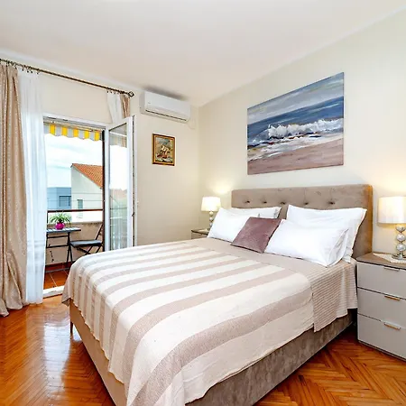 Mladenka * Brodarica (Sibenik-Knin)