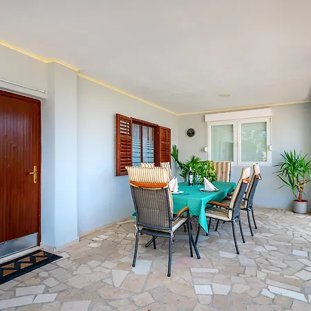 Mladenka * Brodarica (Sibenik-Knin)