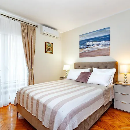 Mladenka Brodarica (Sibenik-Knin)