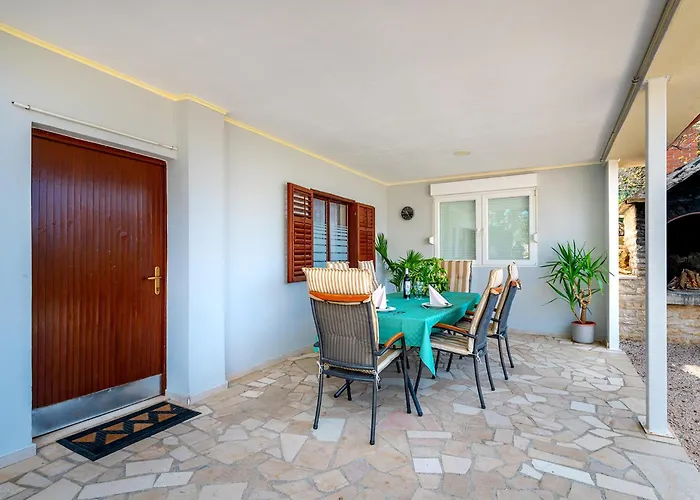 Mladenka * ברודאריצה